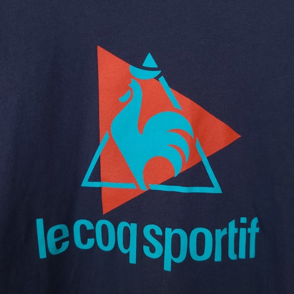 🐓 Le Coq Sportif - Dusty Navy Logo T-Shirt - Size S - Picture 2 of 5